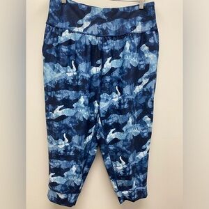 4 for $25 🌞 Old Navy Active Powersoft Blue and White Leggings